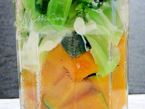 緑黄色野菜のジャーサラダ